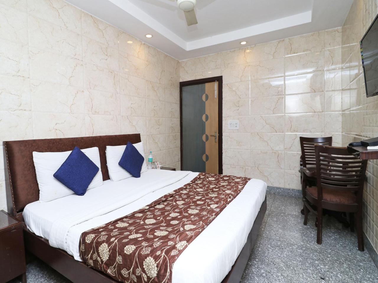 Oyo 2705 Hotel Preet Palace New Delhi Exterior photo